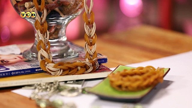 Ожерелье из канцелярских резинок. Мамам на заметку