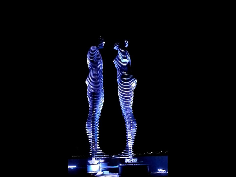 Batumi  Ali  And  Nino  Statue - Батуми Статуя Али и Нино