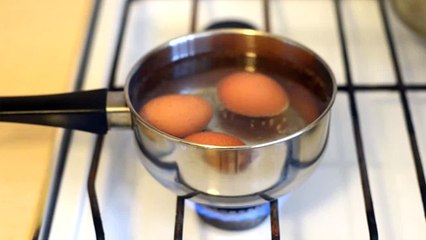 Как варить яйца всмятку