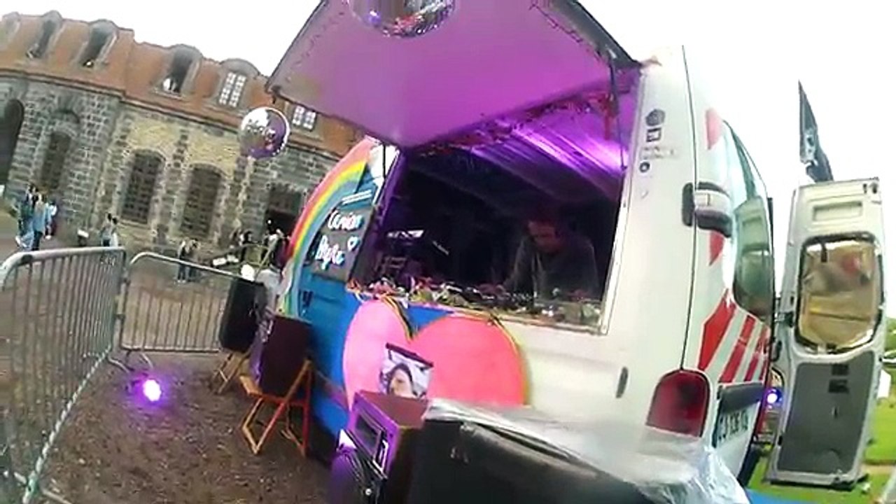 Démarrage Camion Bazar @ Chateau Perché (63) - 1ére édition (World Music 720p)