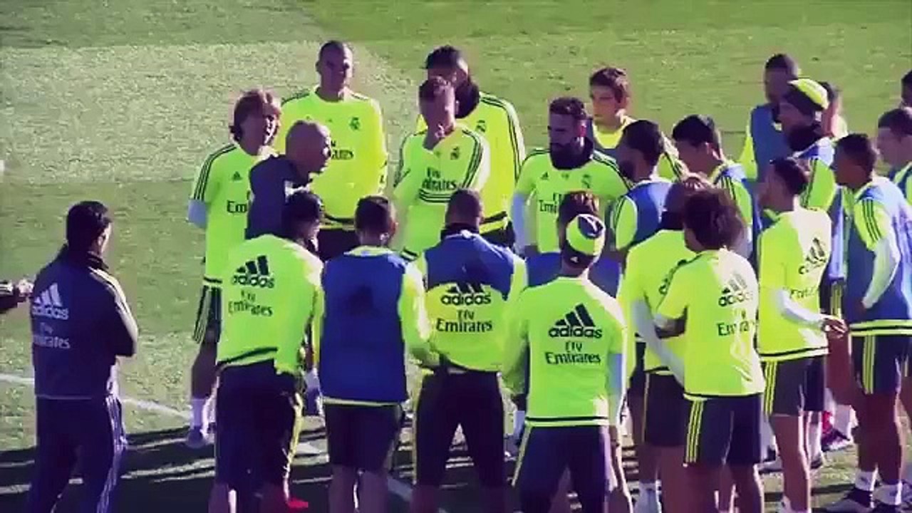 Quand Zidane donne une leçon a Cristiano Ronaldo // When Zizou gives a lesson Cristiano Ronaldo