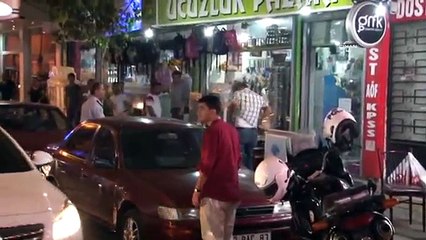 Polis, eli bıçaklı şahsı biber gazı ile etkisiz hale getirdi