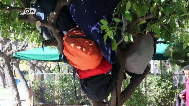 Athens: Refugee bottleneck as borders close | DW News