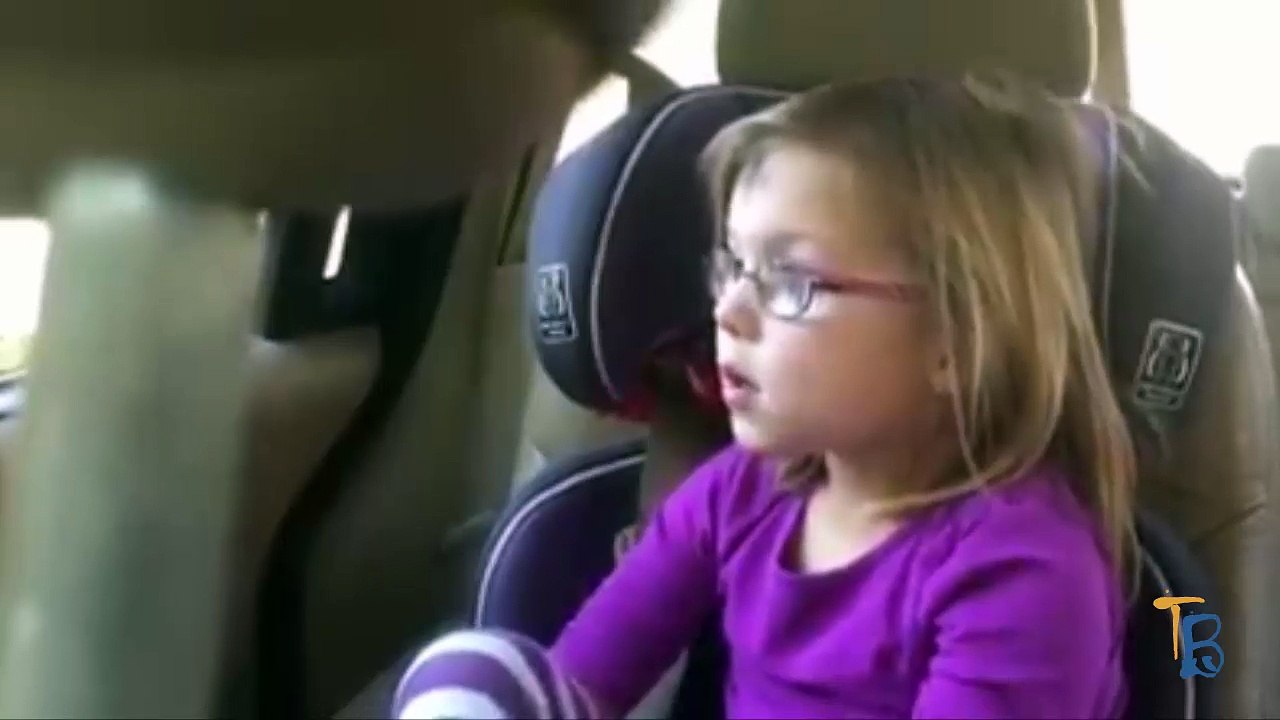 Cette fillette parle de ses peines de coeur à sa maman, et c'est adorable