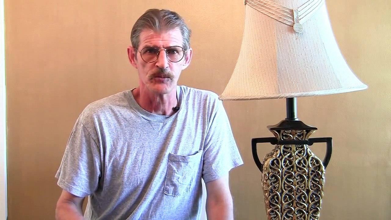 Home Help  - How to Replace a Lamp Socket