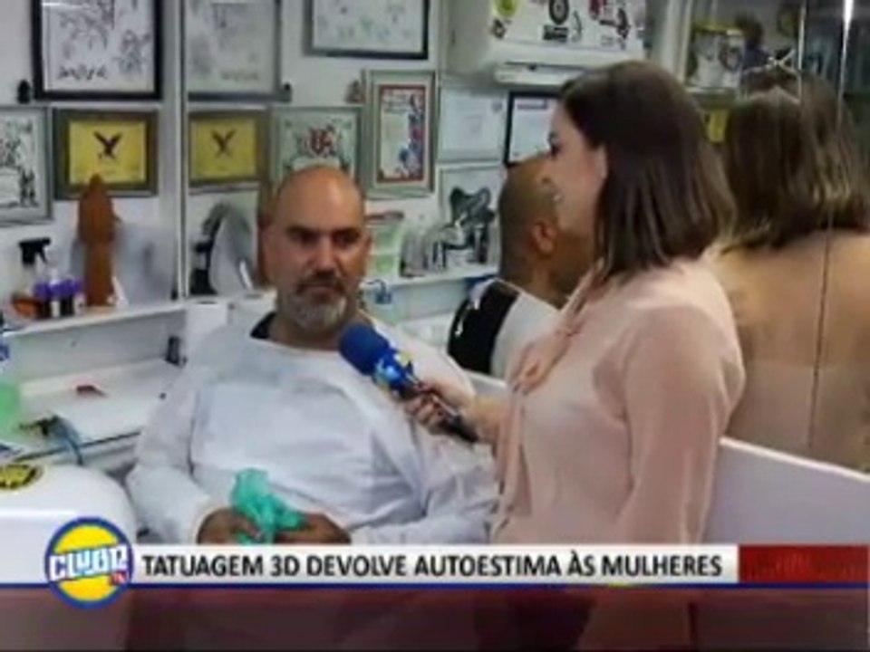 Tatuador muda vida de vítimas de câncer de mama
