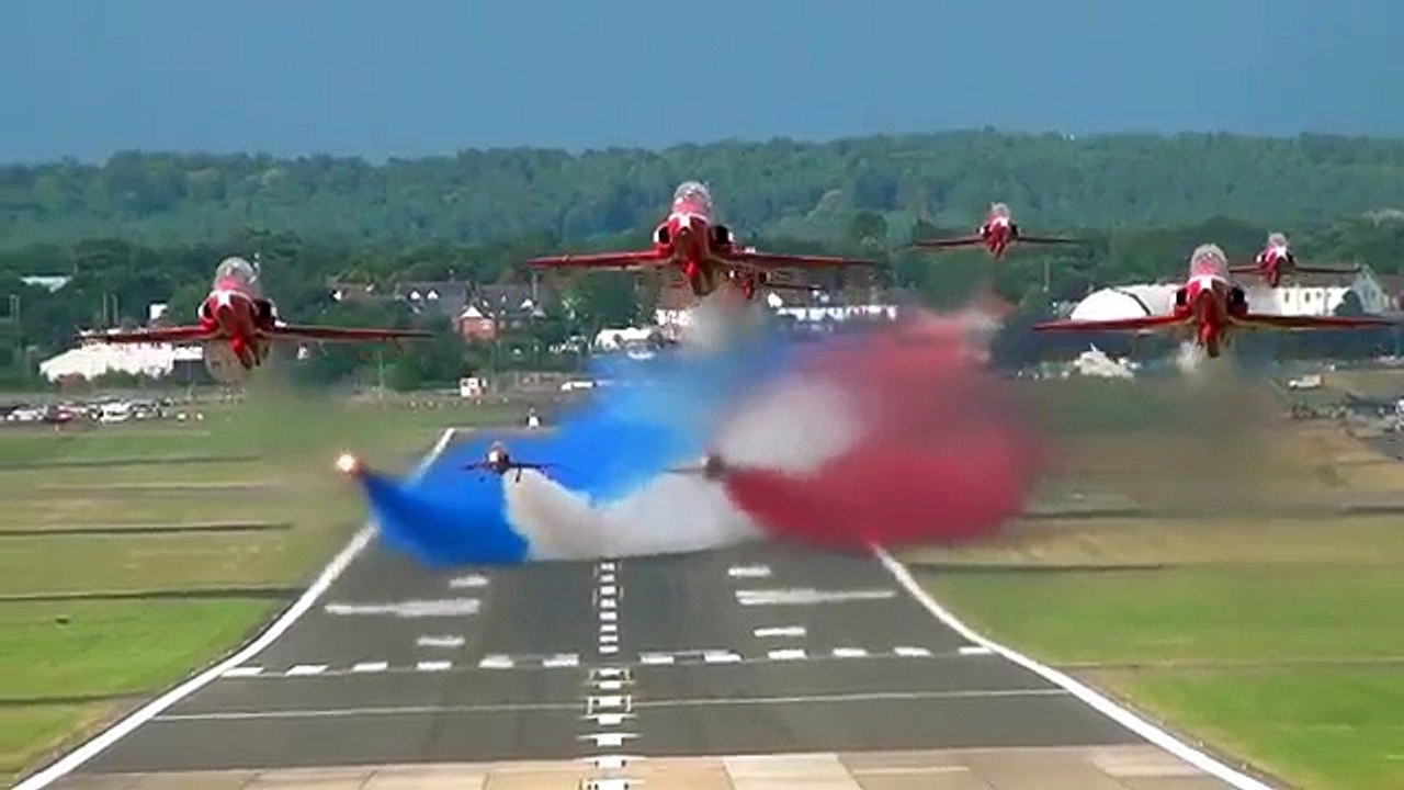The Awesome Red Arrows Takeoff With Smoke, Farnborough.