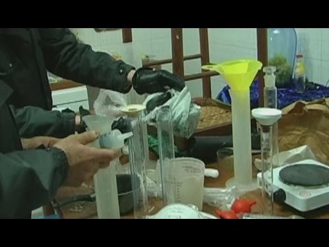 San Giuseppe V. (NA) - Scoperta raffineria di cocaina della camorra (17.02.16)