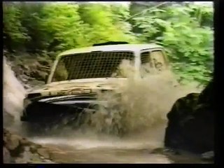 A maior "besta" que vais ver hoje um Lada Niva com motor V8 Ferrari!