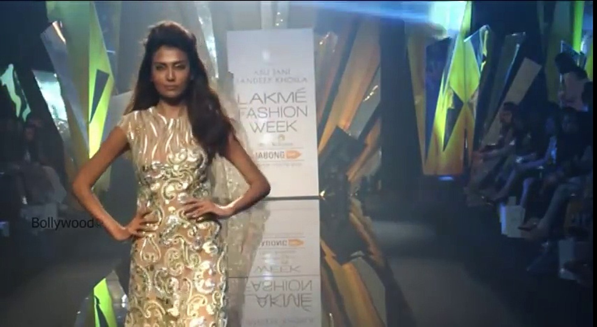 Lakme Fashion Week Shocker Model Suffers Wardrobe Malfunction