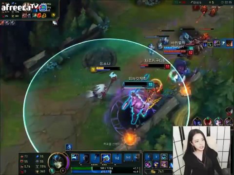 Hot girl playing LOL #1 -(dam keyboard) God of Lee Troll menina quente LOL coreano Lee por Deus