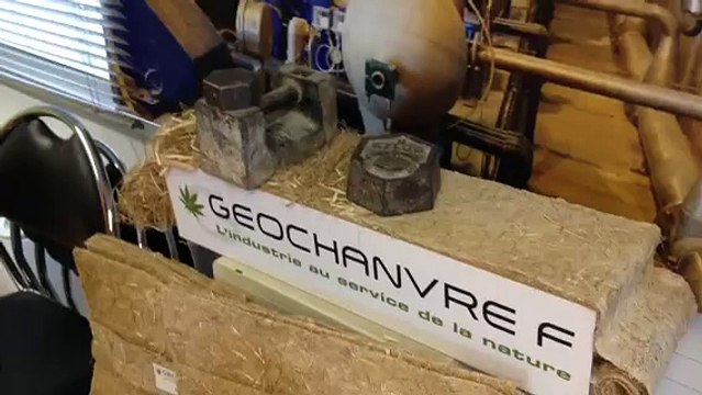 Invention : ces rouleaux de paille 100% naturels pourraient remplacer les bâches agricoles en plastique !