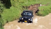 Jeep Wrangler Rubicon 4x4 off-road test Extreme river crossing