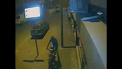 Motosiklet hırsızı kameradan kaçamadı