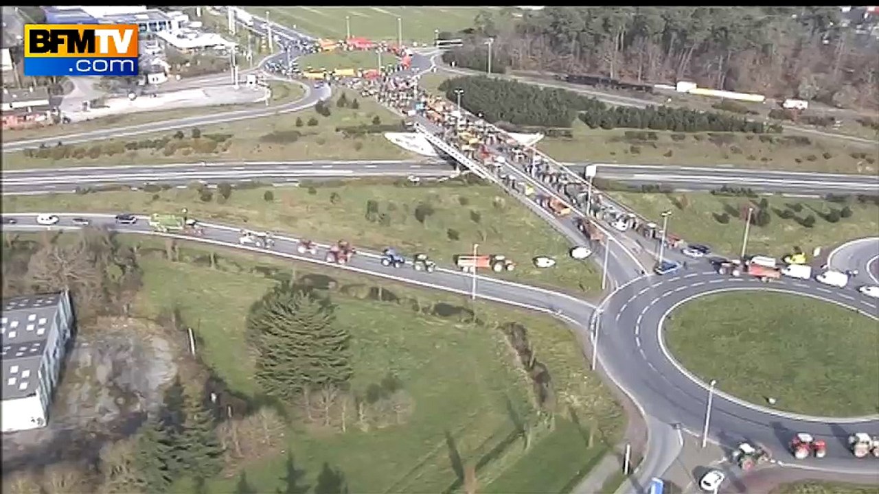 Images aériennes de la rocade de Rennes bloquée par des agriculteurs