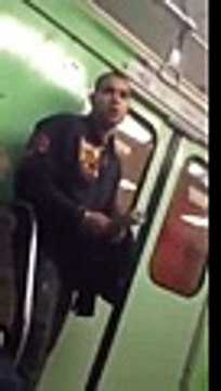 Metroda iPhone 5'i işte böyle çaldı. Yok Böyle Bir Şey