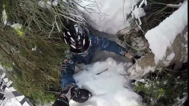 Padre rescata a hijo que desapareció en la nieve