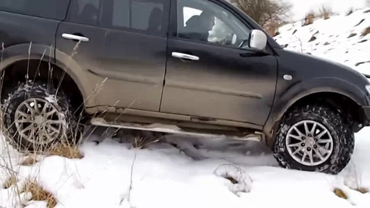 Off-road 4x4 Mitsubishi Pajero Sport Extreme Ascent