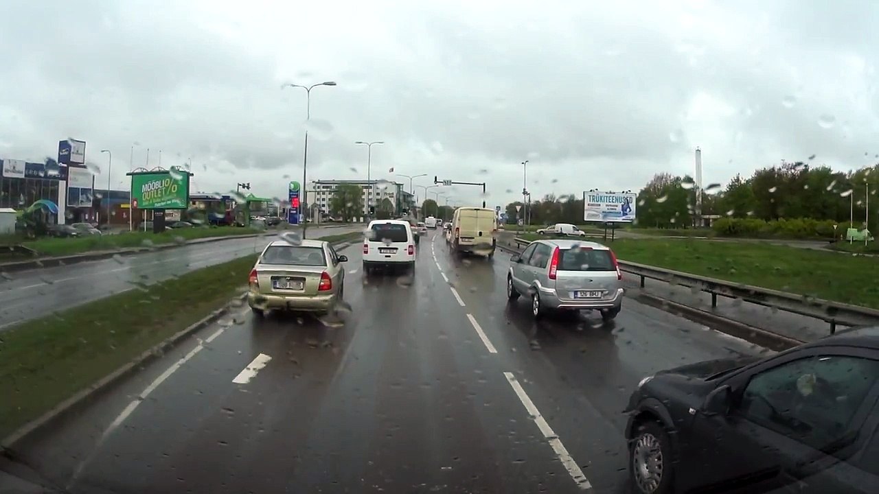 Crazy road rage in Estonia