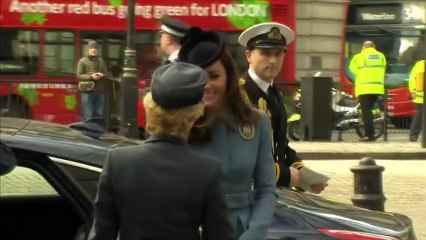 Kate voyage en hélicoptère. Est-elle trop dépensière?