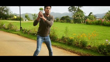 Sidharth Malhotra & Fawad Khan Play Cricket