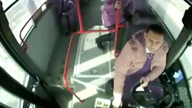 Otobüste Fenalaşan Yolcuyu Şoför Hastaneye Yetiştirdi