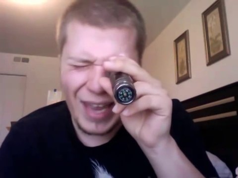 Comment ne plus voir les couleurs pour quelques secondes