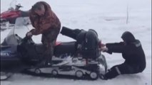 Idiota es tragado por su moto de nieve--idiot is eaten by his snowmobile