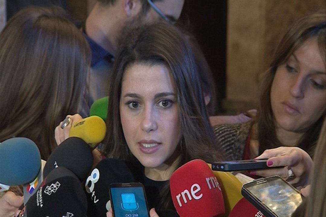 Arrimadas: "El Govern puede hacer acción y no política exterior"