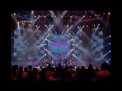Kotak feat. Regina & Sean - Tendangan Dari Langit - Top 5 - INDONESIAN IDOL 2012