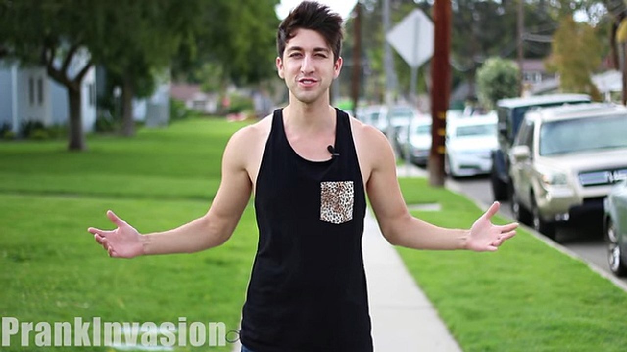 Kissing Prank - GYM EDITION!