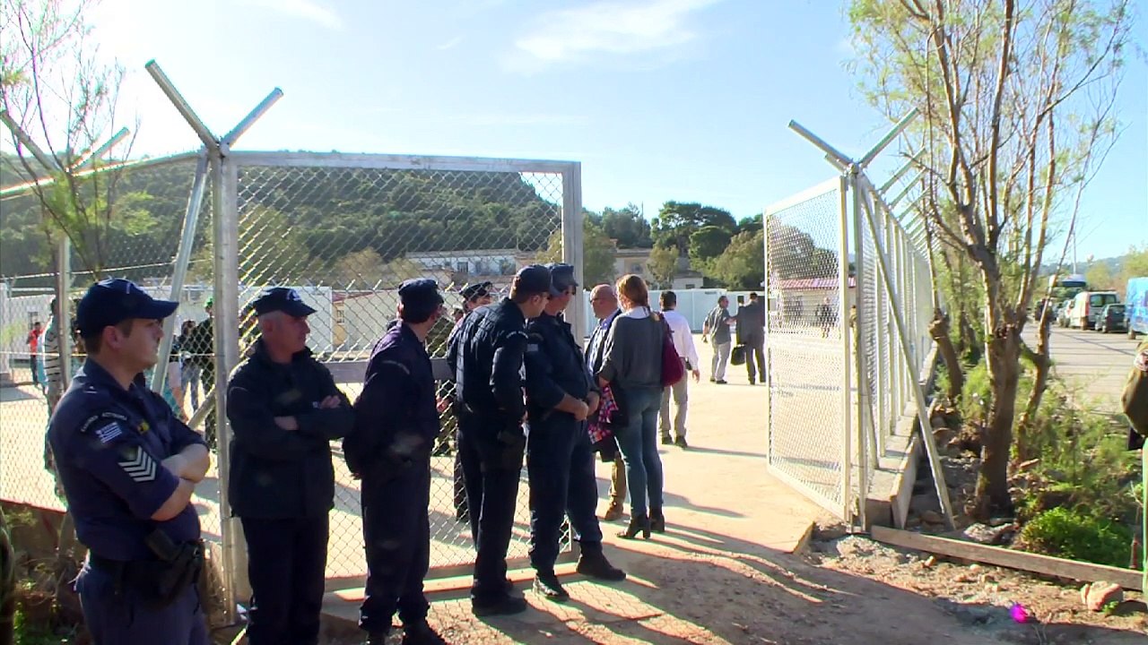 Flüchtlings-Hotspots auf griechischen Inseln fertig