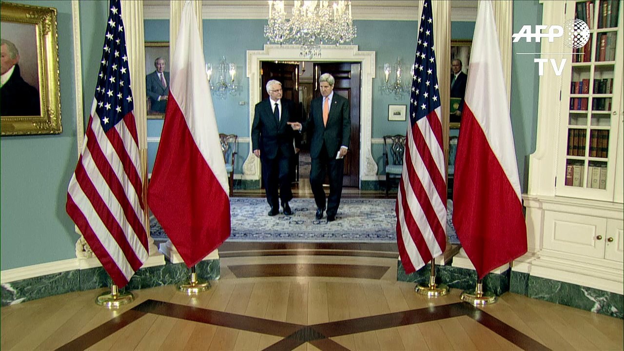 Kerry dénonce "l'amplification de la militarisa...