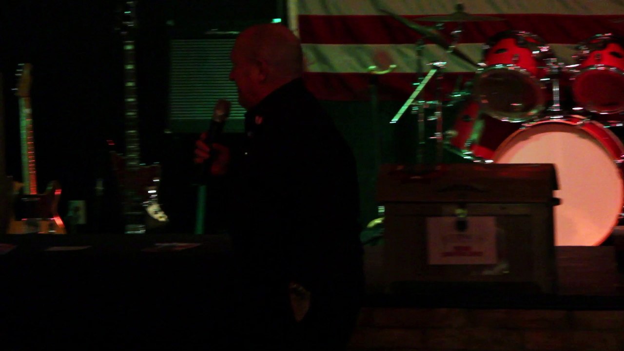Danny McCorkle sings 'Don't Be Cruel' Elvis Presley memorial VFW 2015