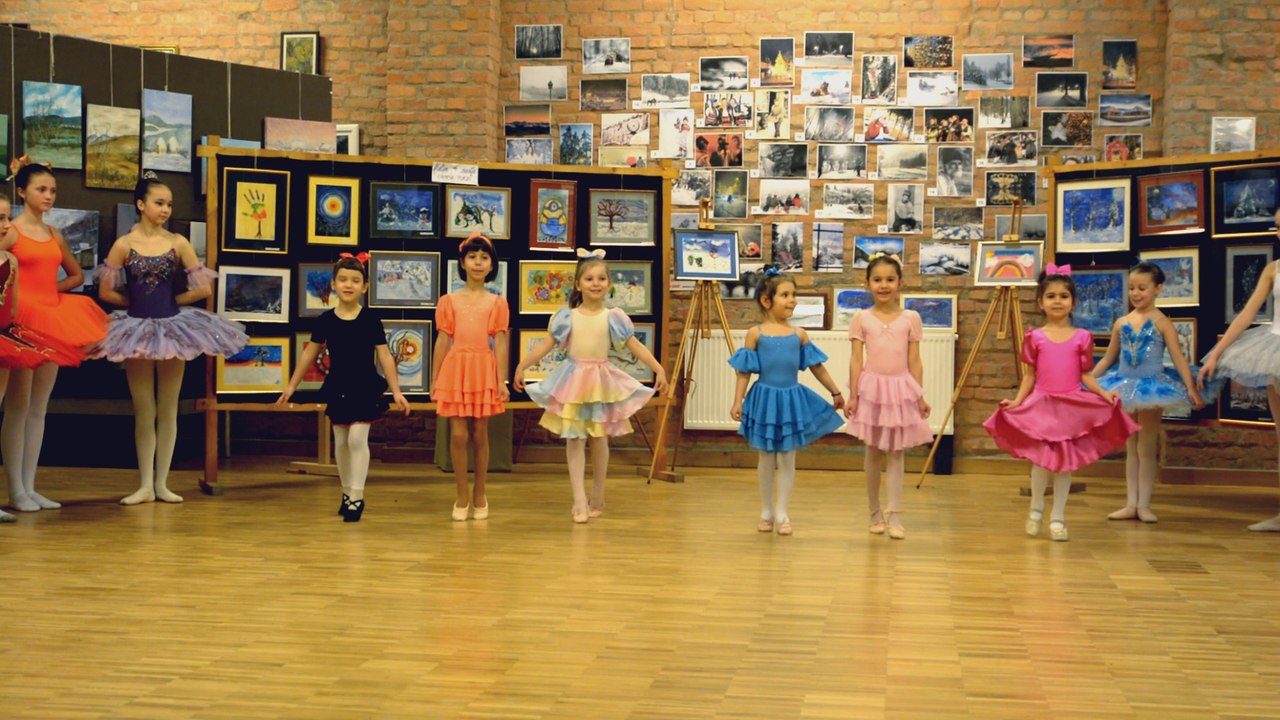 AGORA MEDIA | Moment de dans la "Arabesquri printre fulgi"