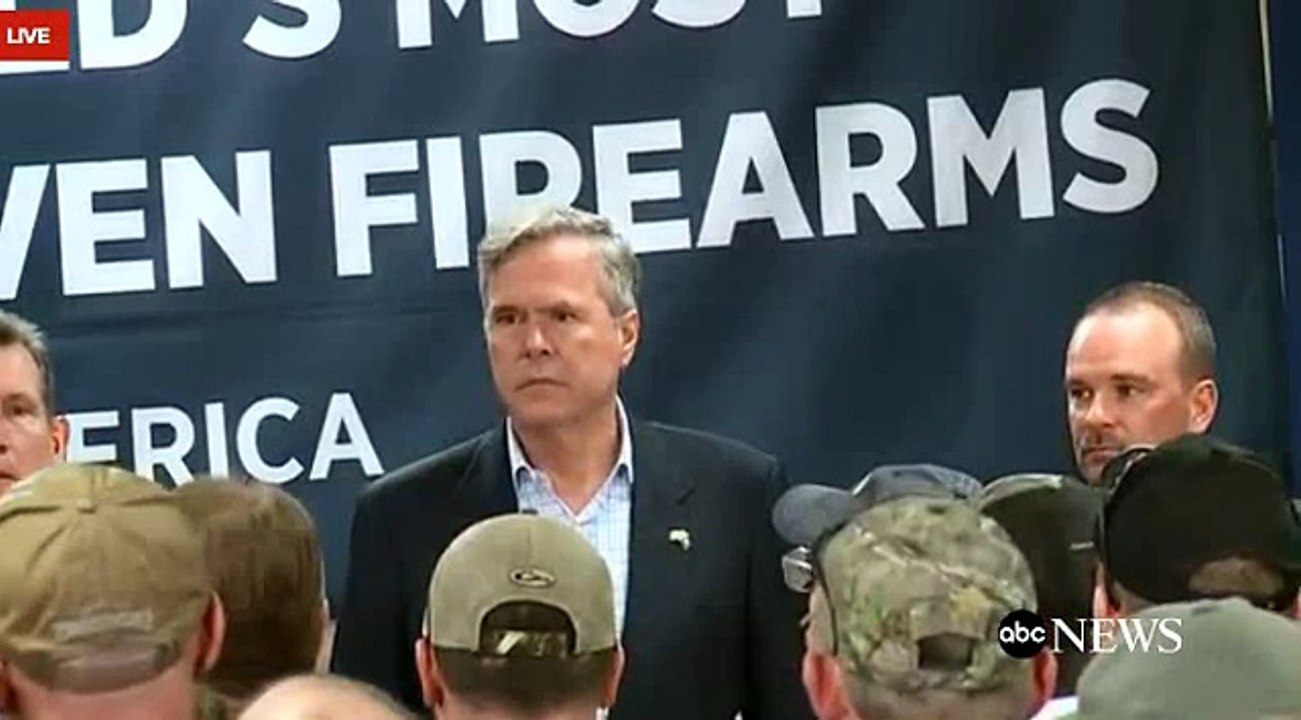 Jeb raises his hand when Lindsey Graham asks who's a Democrat