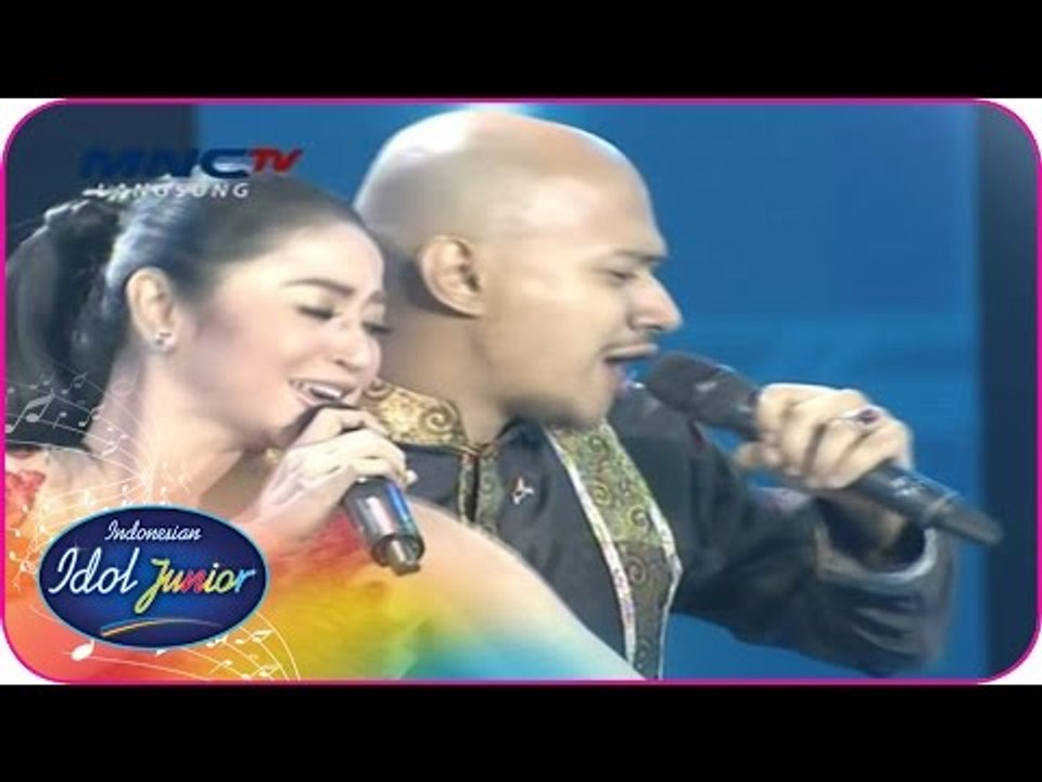 HUSEIN & DEWI PERSSIK - KOI MIL GAYA (Alka Yagnik) - Spektakuler Show 10 - Indonesian Idol Junior