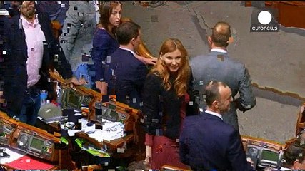 Ucrânia: primeiro-ministro sobrevive a moção de censura