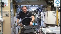 Astronotlar Uzayda Temizliği Böyle Yapıyor