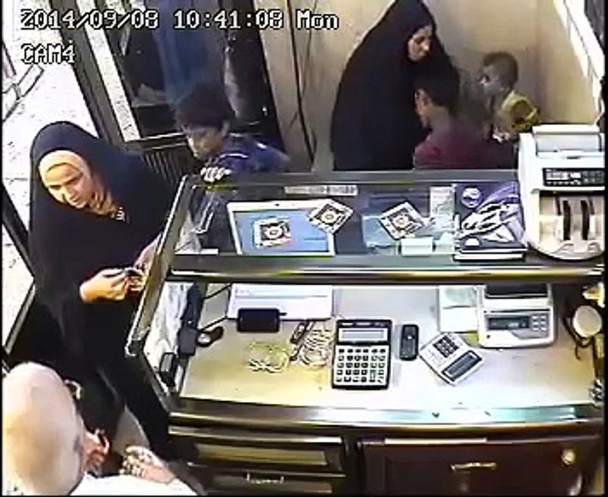 _حصريا--شاهد كيف يتم السرقة من محلات الذهب__