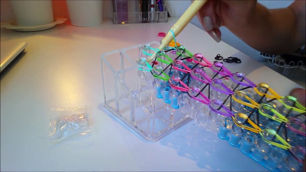 Tutoriel : réaliser un bracelet élastique manchette avec une seule machine RAINBOW LOOM (français)