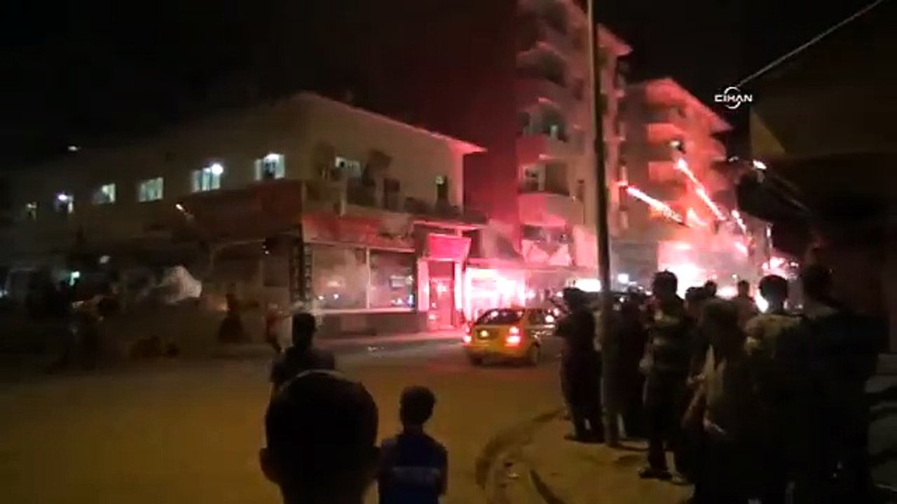 Bingöl'de PKK yandaşları yol kapattı