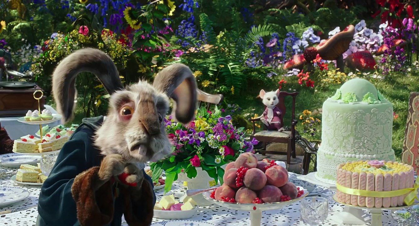 Alis Harikalar Diyarında - Aynanın İçinden!