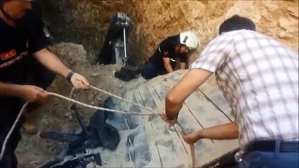 Kaçak kazı sırasında toprağın altında kalan operatörü itfaiye kurtardı