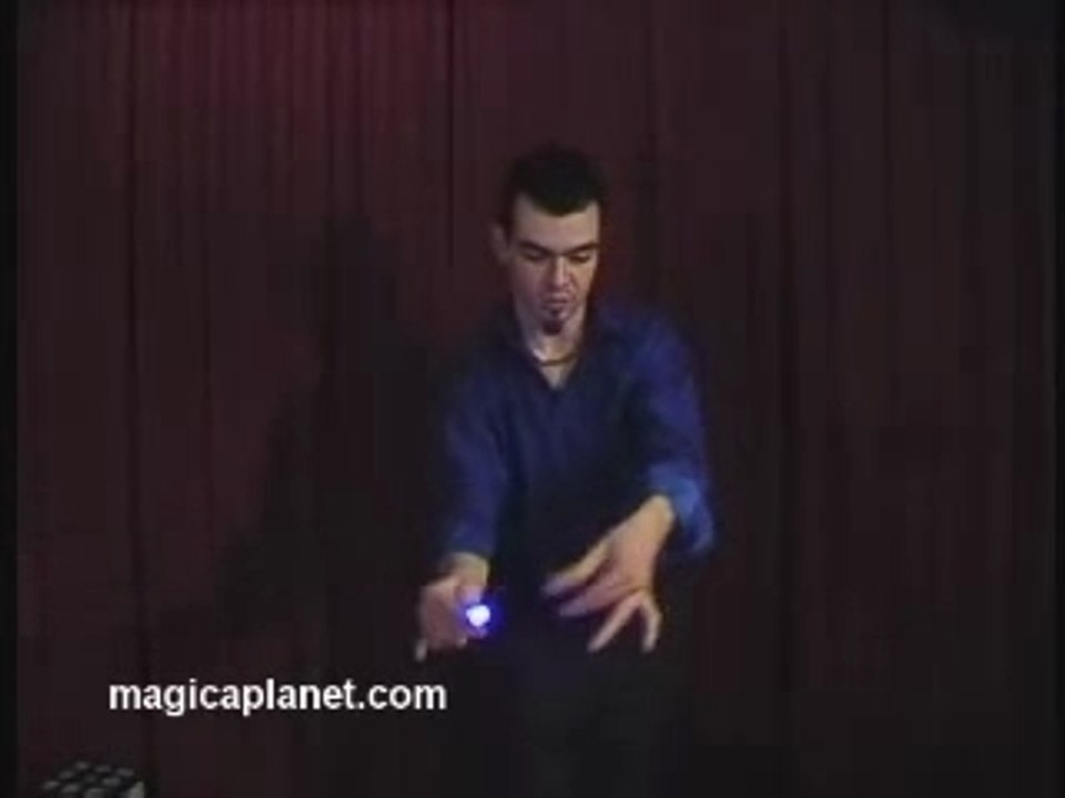 Tour de magie : lumière bleue