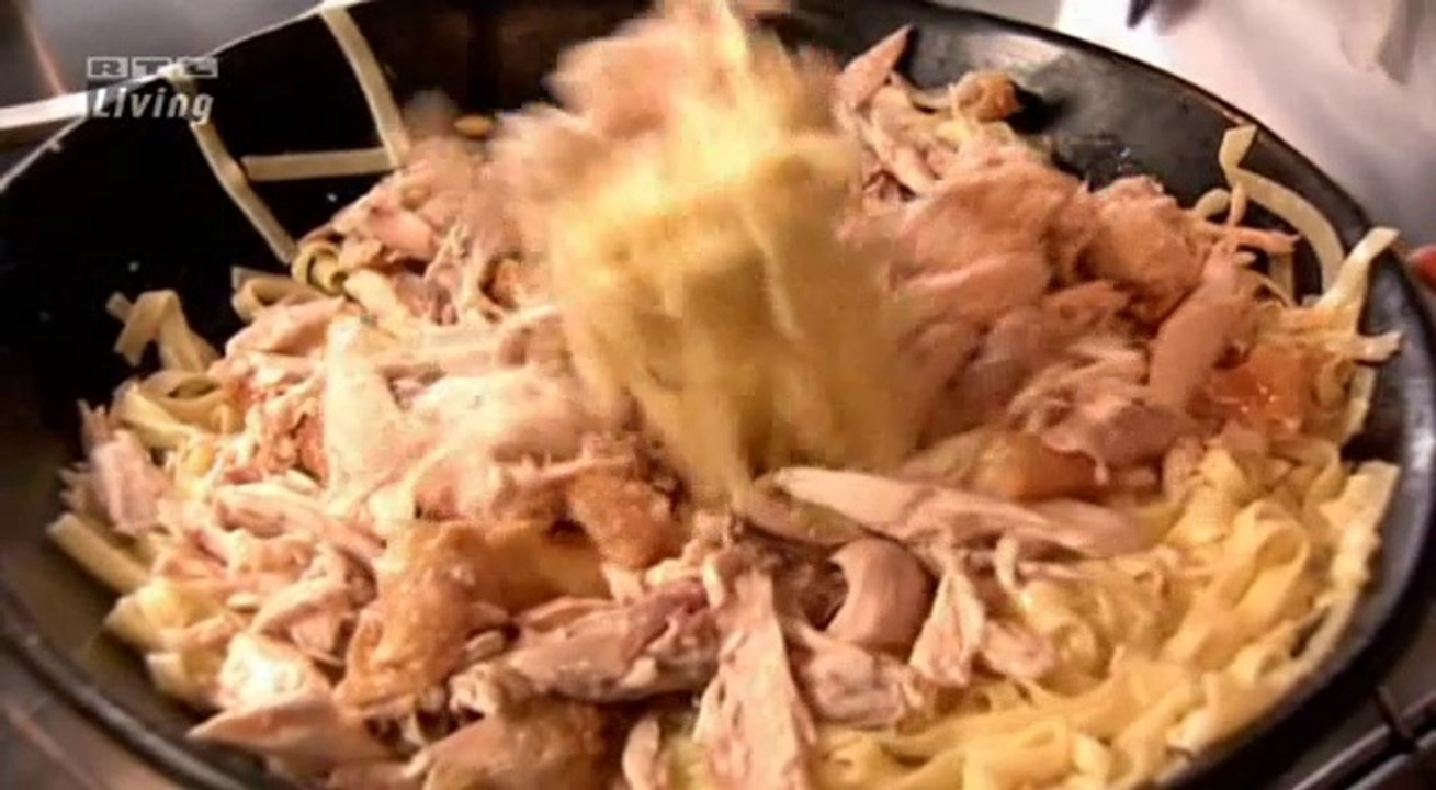 Tagliatelle mit Hähnchen.Venezianisch
