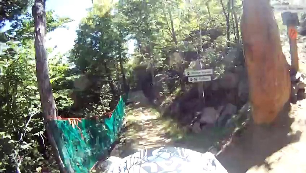 4yo Boy rides his Mountain Bike on Trails with his Dad like a Pro!