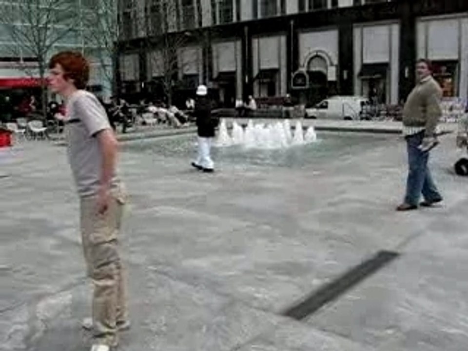 Moi à new york 2k7 en mode chaussures a roulette