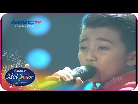 RIAN - SAYAP PELINDUNGMU (The Overtunes) - Spektakuler Show 2 - Indonesian Idol Junior