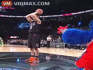Guy throws down the best dunk of NBA All-Star Weekend, in jeans